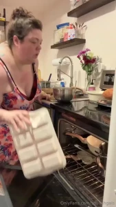 I made dinner last night and decided to film my little process i sit