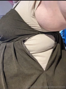 Date goes right - after a long day of traveling i throw down my bag at