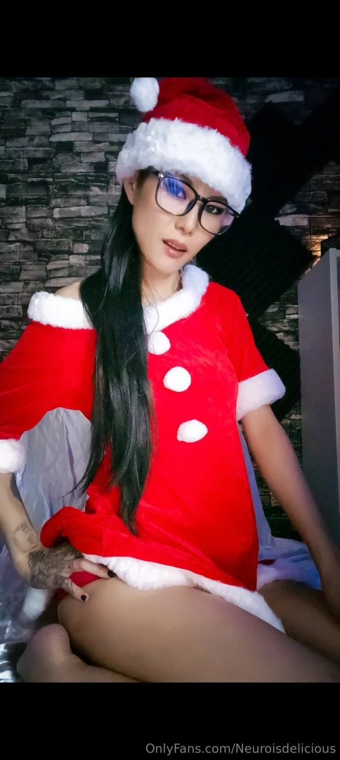 I m feeling a little naughty this christmas cum with me amp inside me 
