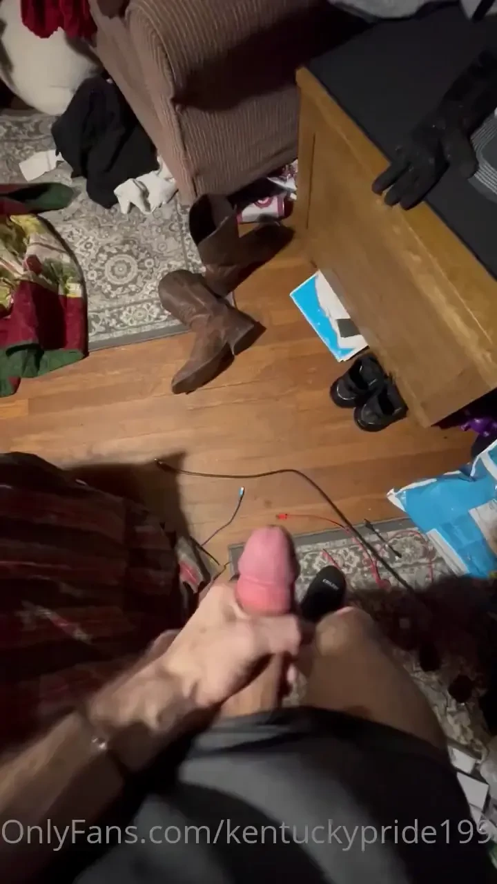 Huge cumshot full video is on the page guys 