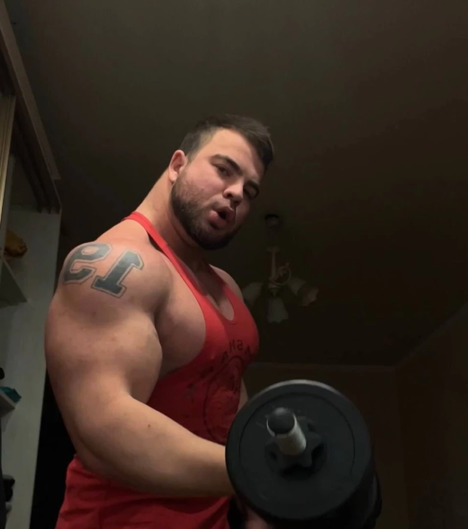 Handsome straight bodybuilder 6 2 246 27 years i am available for part 8 