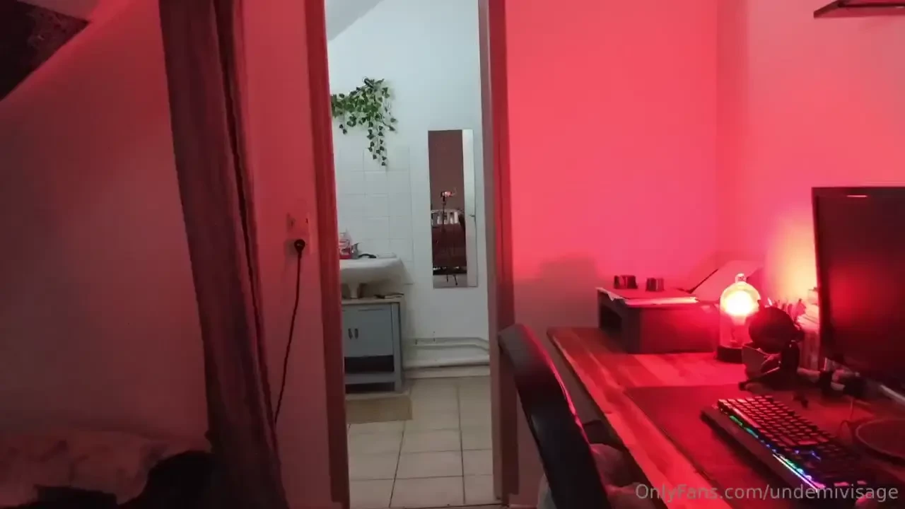 Vid o sp ciale halloween une clown tr s coquine vient te rendre visite 