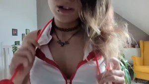 Pov ton infirmi re pr f r e vient s occuper de toi afin d obtenir un