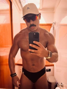 Speedo boat trouble drop a if you d risk it