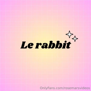 Les cuisses ouvertes vos regards coquins je savoure le plaisir