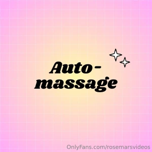 Auto-massage relaxant sous les lumi res bleues et rouges de la chambre