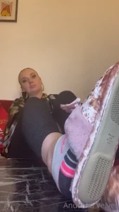 For those of you who wonder what me feet smell like