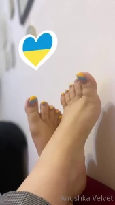 New pedi alert i m willing to take on 2 custom clips this week