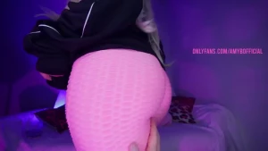 My bf spanks my booty join my vip pass tip 150 to unlock all my nsfw