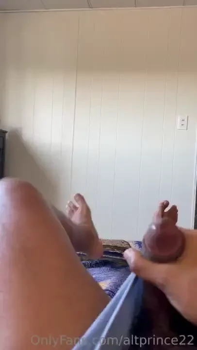 Jerking off after a full days work always feels so rewarding 