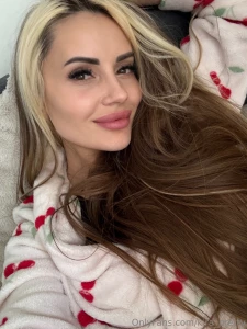 Honestly sometimes i just want to wake up and get breakfast in bed