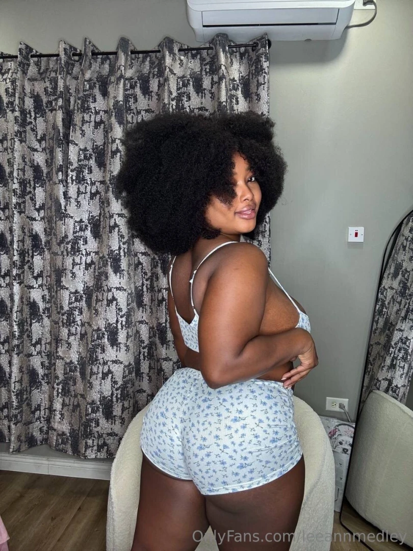 Can i shake this fat ass for u baby 