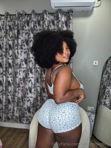 Can i shake this fat ass for u baby