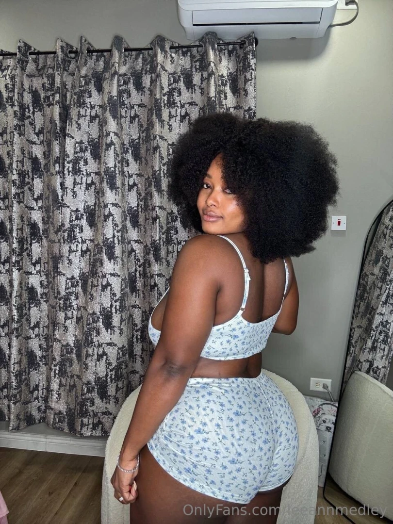 Wanna bend meh over and spank meh fat ass 