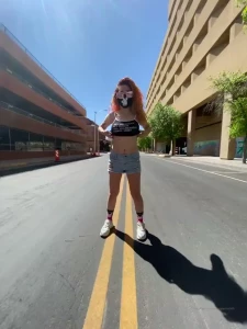 Some outdoor flirty fun for all you voyeuristic lovers of public