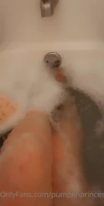 Kinda silly but here s some bathtime stuff from my bath earlier part 2