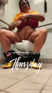 Just the campus whore studying makes me so horny wanna join me