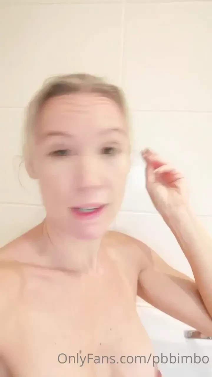 Silly wet bimbo me to soap me up 