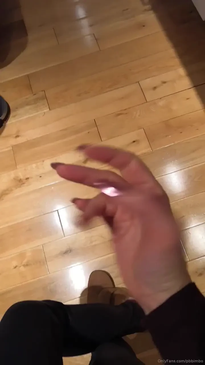 Who likes sparkly nails for scratches on their backs 
