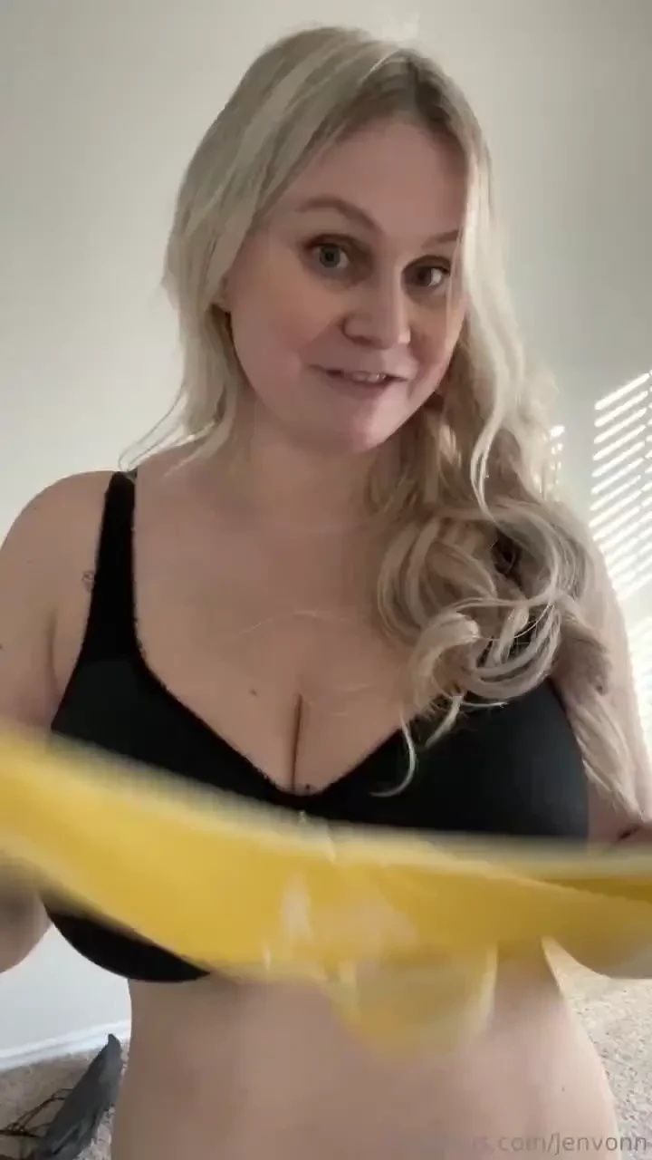 Just finished filming took a ton of topless booty pics amp tried on 
