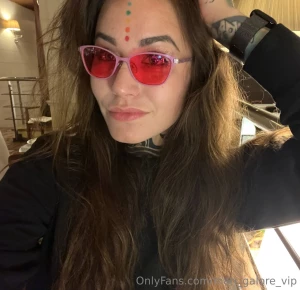 Today my day is filled with nothing but positivity and smiles i