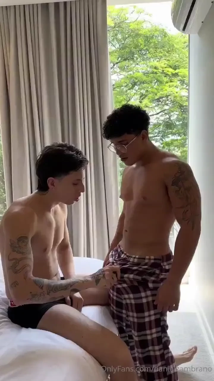 Es un hombre vergon supuestamente no se deja dominar pero cuando 