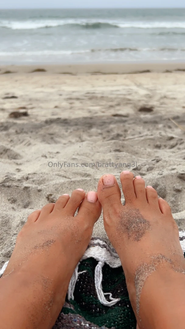 Beach toes part 1 