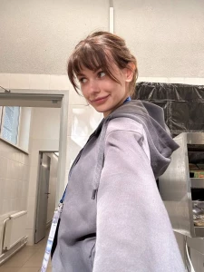 Decided to give up makeup but just for today do you think it suits me