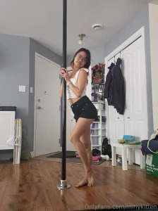 Un peu de photo sur ma pole un ti streaptease pour ceux qui ont envie part 3