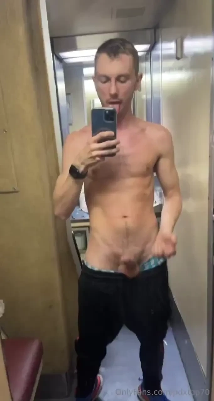 Must cum now even on an incredibly loud unstable amtrak train in the 