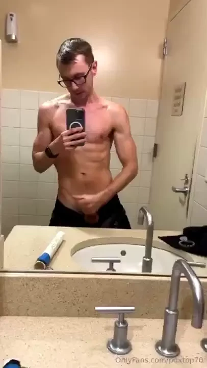 Little jerk off at work action cause constantly scrolling twitter 