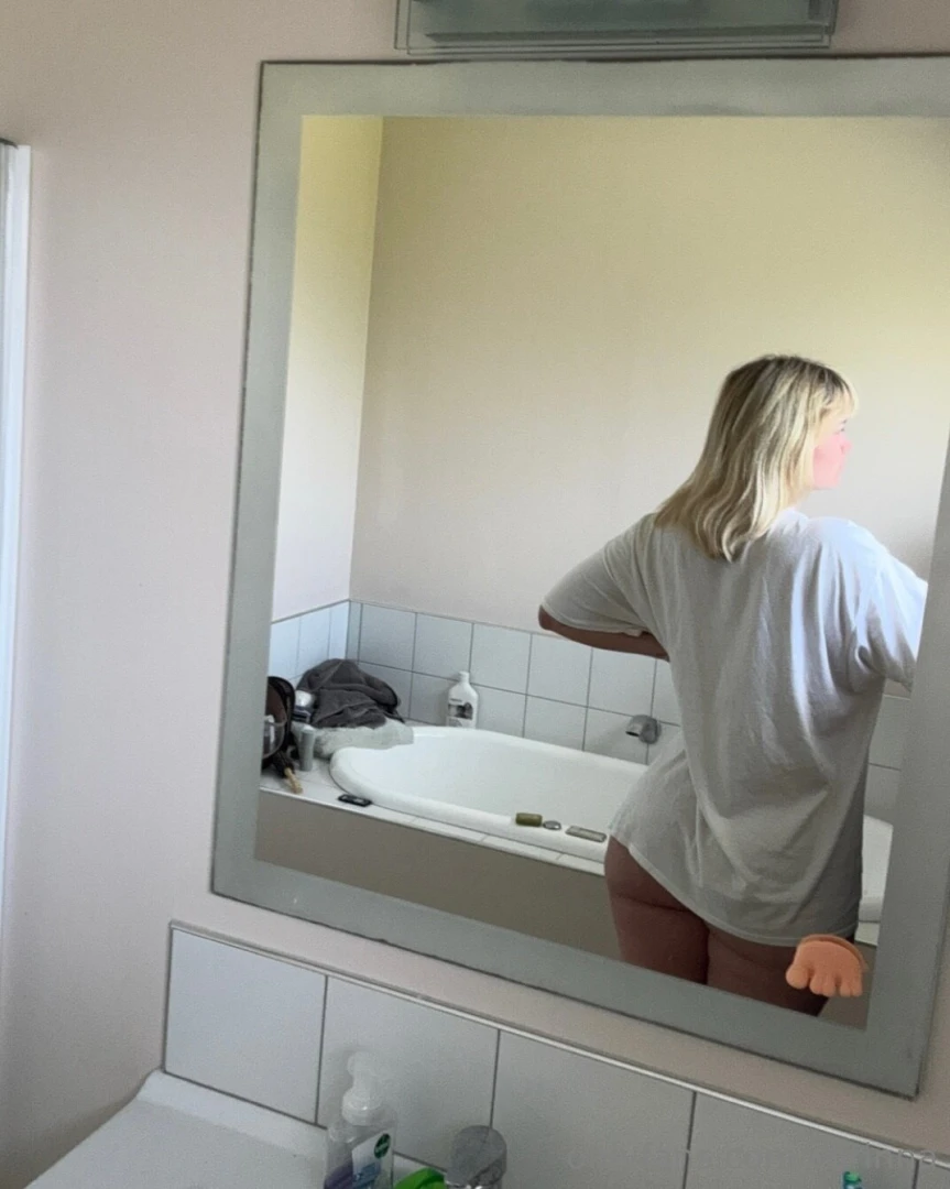 Let me wear your t-shirt 