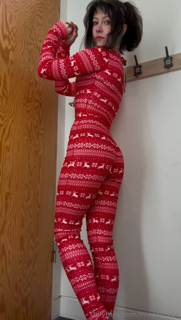 I tried on this onesie in selfridges and i look like a sexy elf on the 