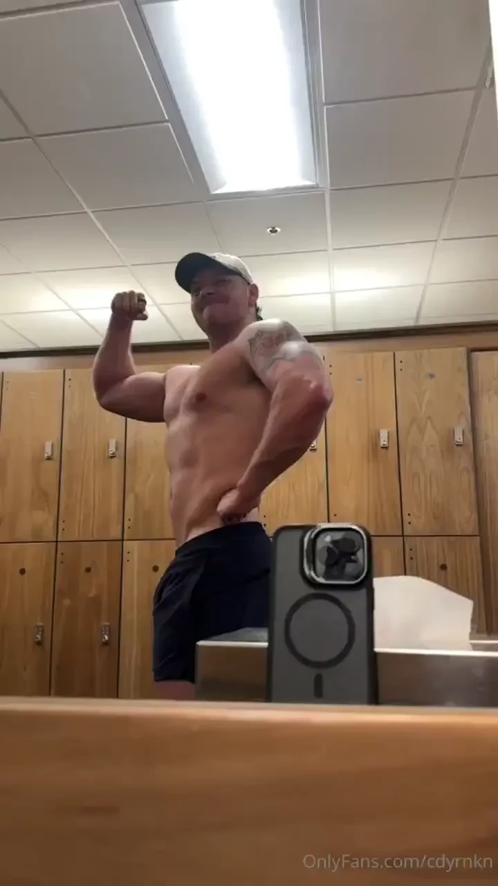 Little dumpyyy been too long gonna post cock this weeek 
