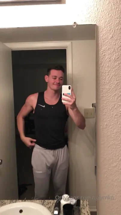 Tell me my new haircut looks nice or i ll yell 