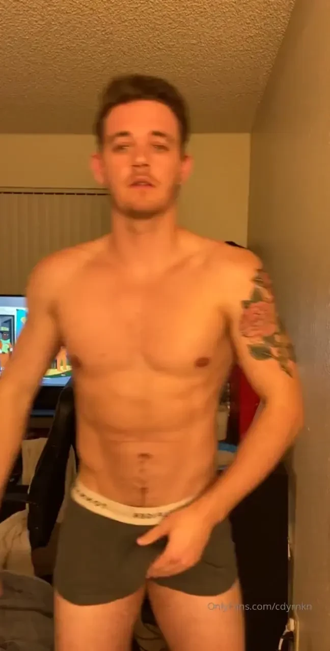 It s so late i m so horny 