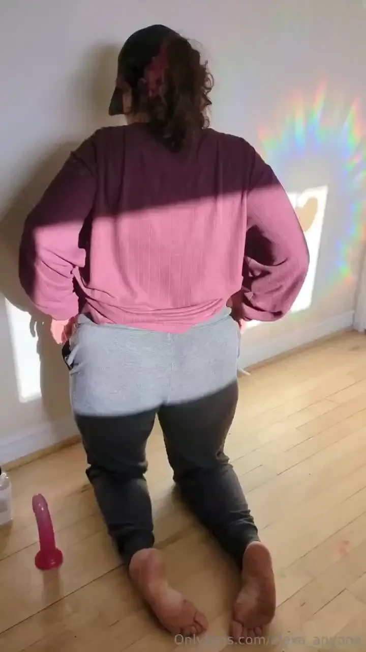 A 6 minutes bathroom break isn t much but it s enough to cum twice 