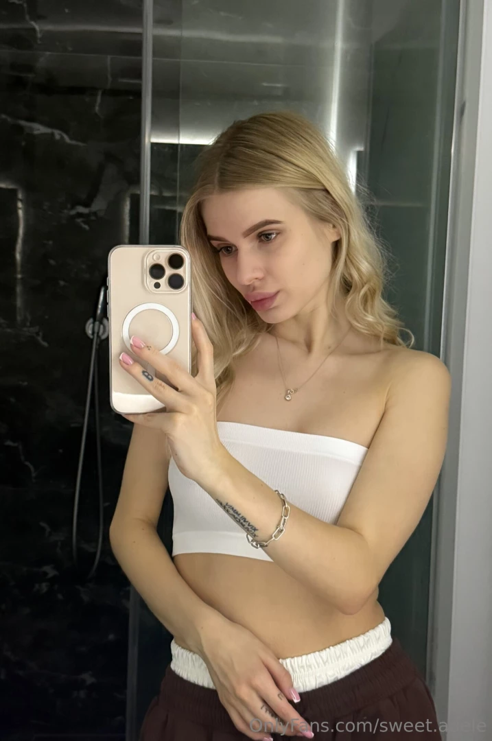 Hello i m sylvia sylwia_laly i m 20 and between lectures i love part 23 