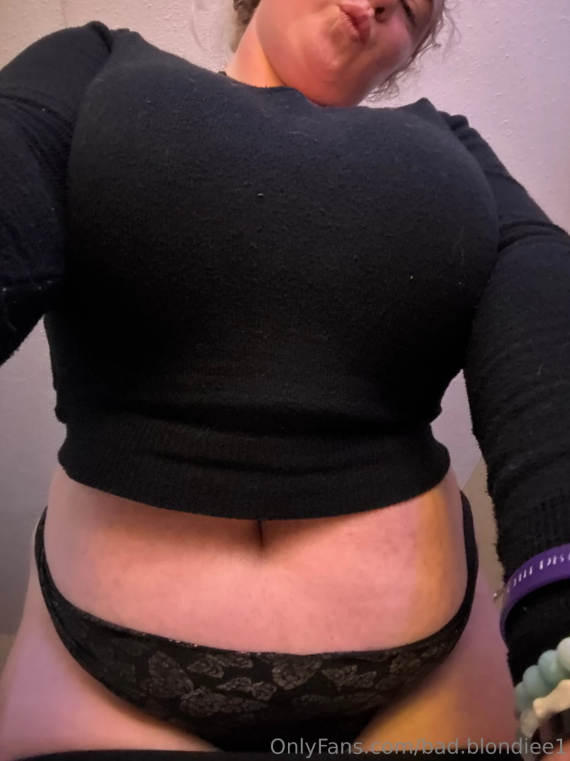 Tip 10 to see 2 pics with titties out 