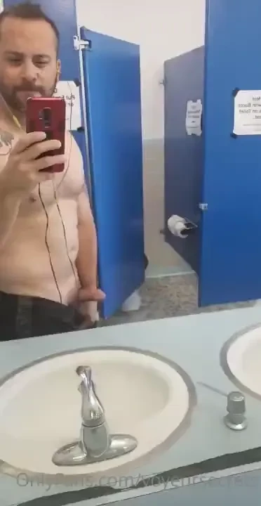 Got a workout session in at lunch but it s hot af in this gym ac went 