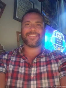 Drinking beer at the bar but also horny someone come get under the