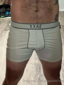 Today s i wore some light yellow pants so couldn t wear anything that