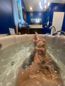 I m soaking in a jacuzzi tub rn wyd