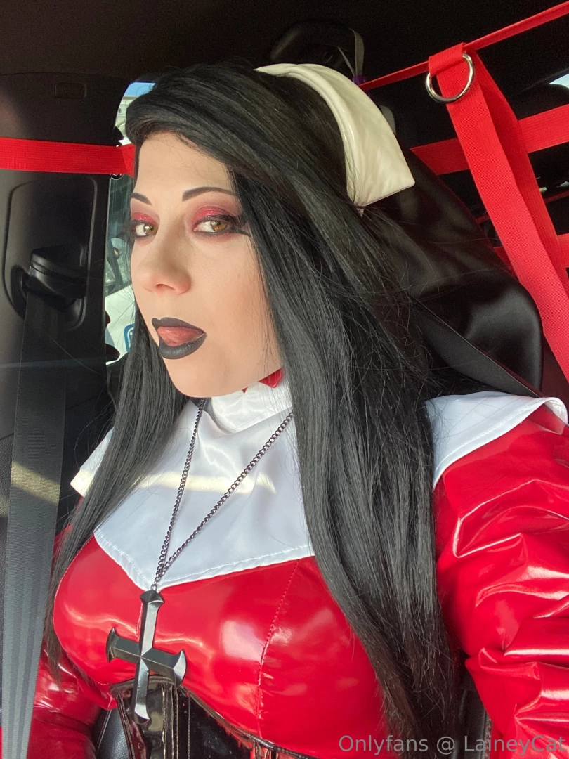 Imagine how much sweat is pooling between my tits rn who s giving me a 