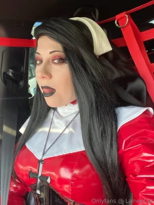 Imagine how much sweat is pooling between my tits rn who s giving me a