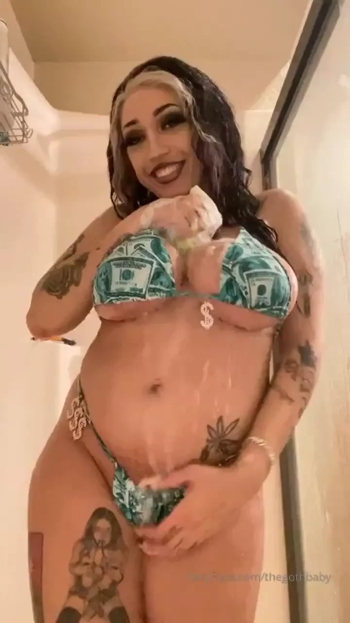 It s my birthday month april 22nd help pay for my birthday collab trip 