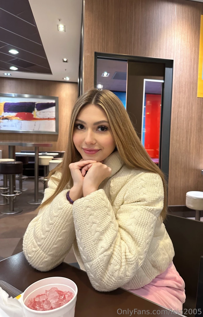 I really love these delicate colors in clothes white and pink are the 