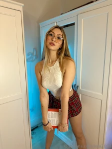 Do you like me in this look just look at this skirt and these glasses