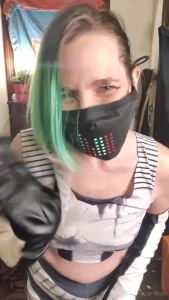 I been going live on my tiktok and dancing maybe i should do that here