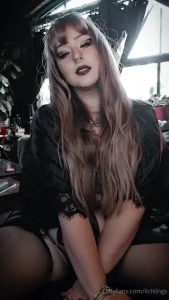 Imagine we lock eyes while i m out having some drinks with my friends